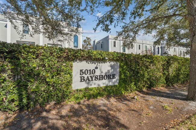 Building Photo - 5010 Bayshore Blvd