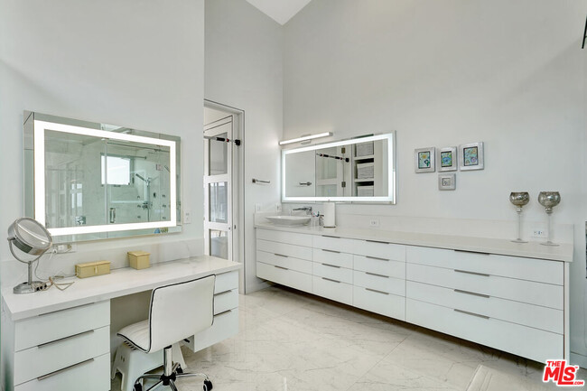Building Photo - 28405 Via Acero St
