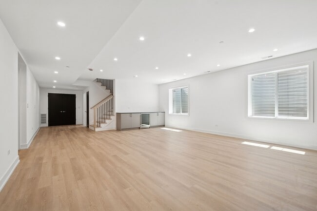 Building Photo - 9214 Washington St