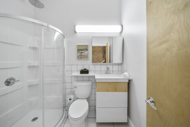 Building Photo - 122 W Elder St