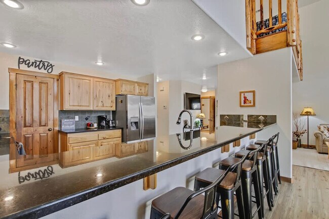 Building Photo - 130 Par Dr