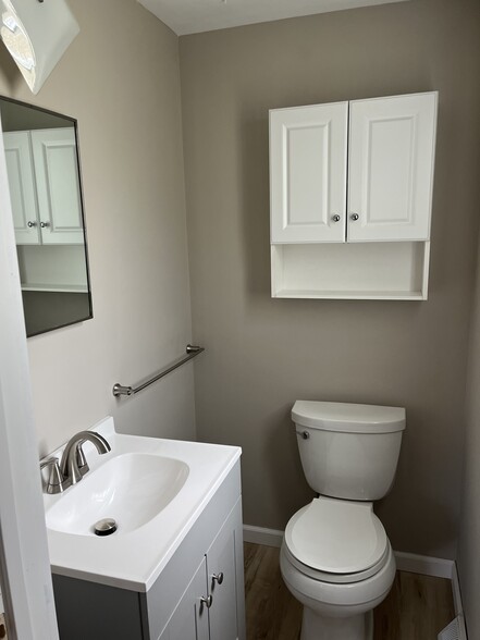 Master Bath. New vaniety. - 608 Sangree Rd