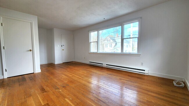 Building Photo - 98 Sylvia St