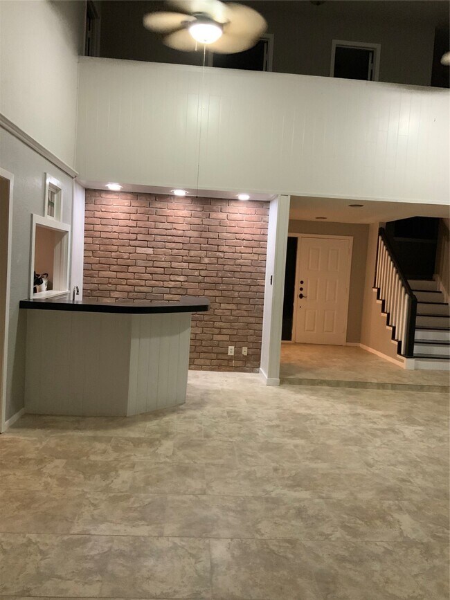 Building Photo - 614 Ellingham Dr