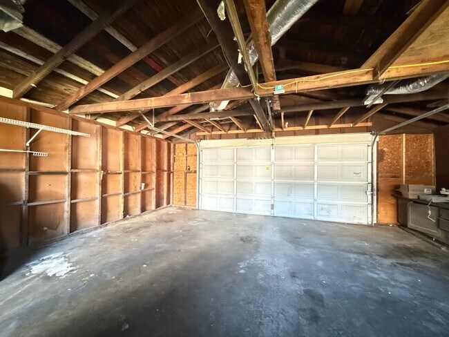 Building Photo - Beautiful Maintained 2 Bed and 1 Bath Shotgun House!