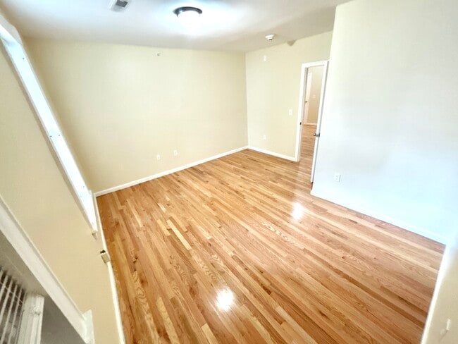 Building Photo - 135 W Main St