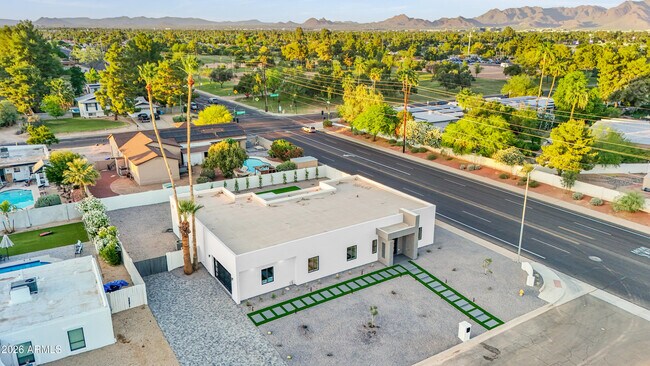 Building Photo - 5540 E Dahlia Dr
