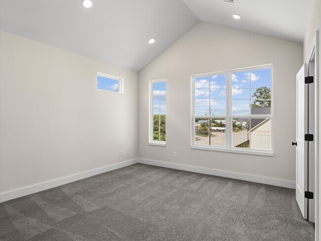Building Photo - 3903 Pinemont Dr