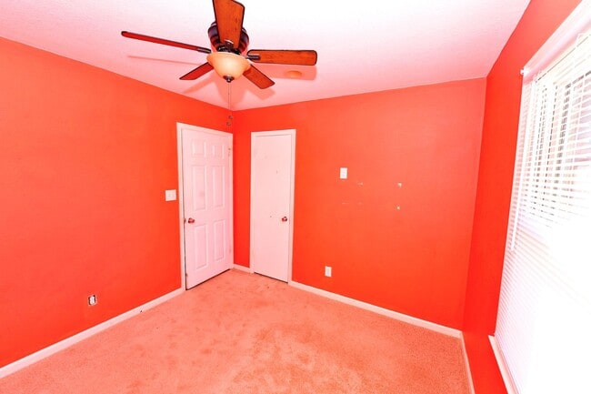 Building Photo - Nice Brick Ranch with Large yard!