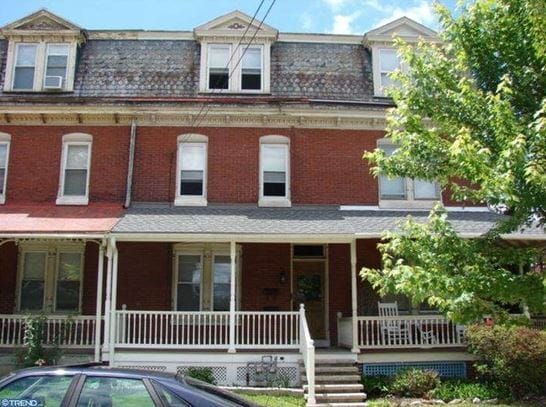 Front - 320 Gay St