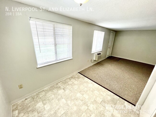 Building Photo - END-unit! Affordable 2-Bed Convenient to I...