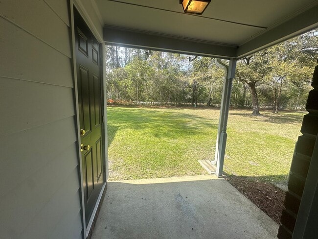 Building Photo - OPEN HOUSE 3/28 from 1PM to 3PM. Pet Friendly 2 Bedroom, 1 Bath Duplex Located in the Center of W...