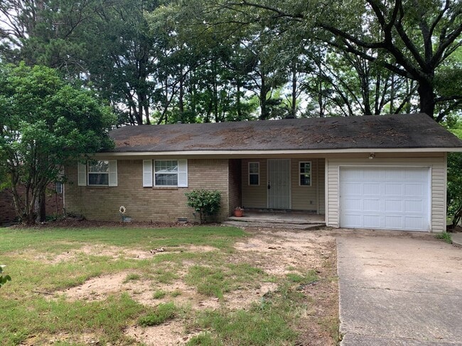 Primary Photo - 1306 E Twin Lakes Dr