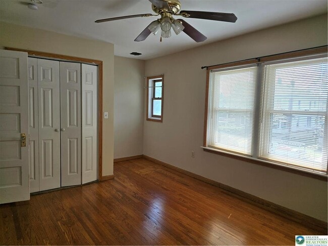 Building Photo - 937 S Poplar St