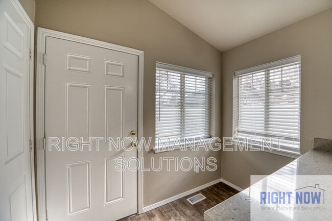 Building Photo - 2318 S Shoshone St