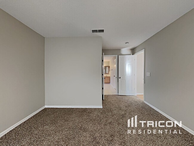 Building Photo - 1360 Holly Glen Run