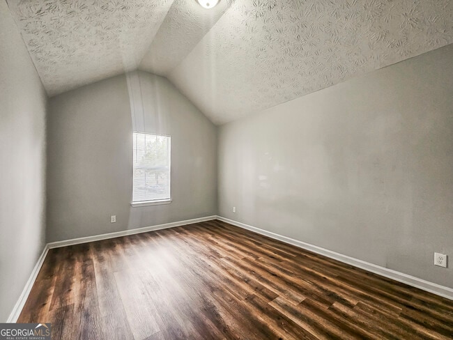 Building Photo - 3051 Red Oak Trail