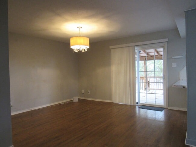 Building Photo - 303 Merganzer Dr