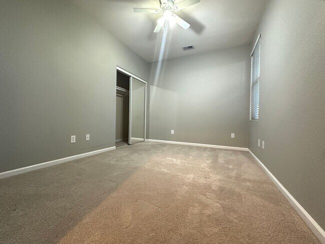 Building Photo - Gorgeous 4 Bedroom with Backyard Oasis wit...