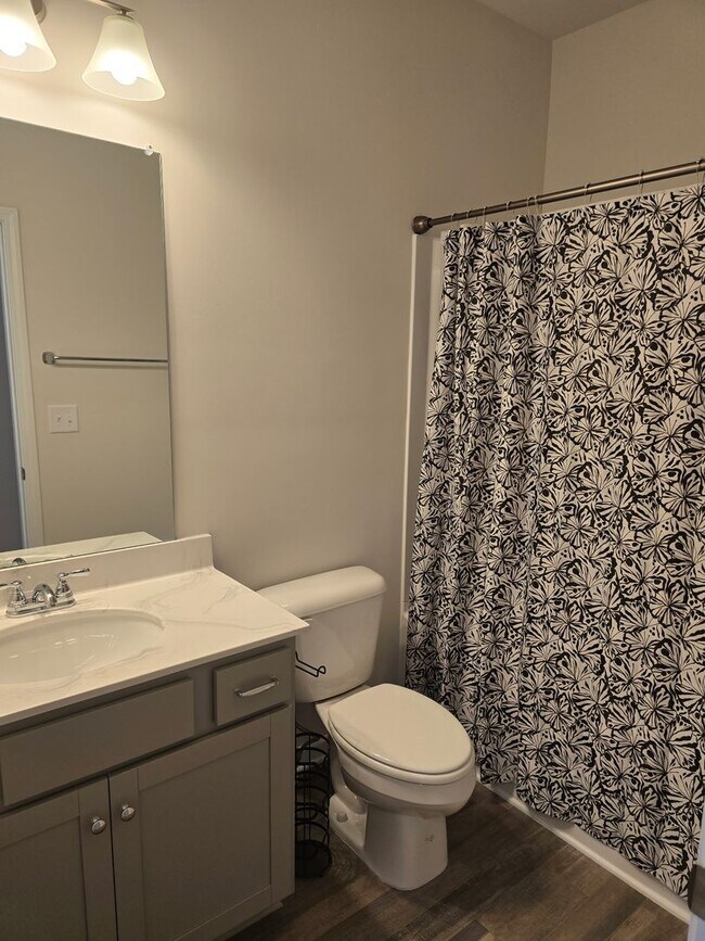 Building Photo - Brand new 3 bed 2.5 bath Townhome located ...