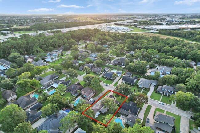 Building Photo - 702 Olde Oaks Dr
