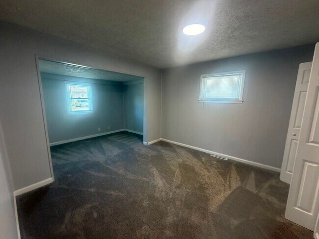 Building Photo - 367 S Cole St