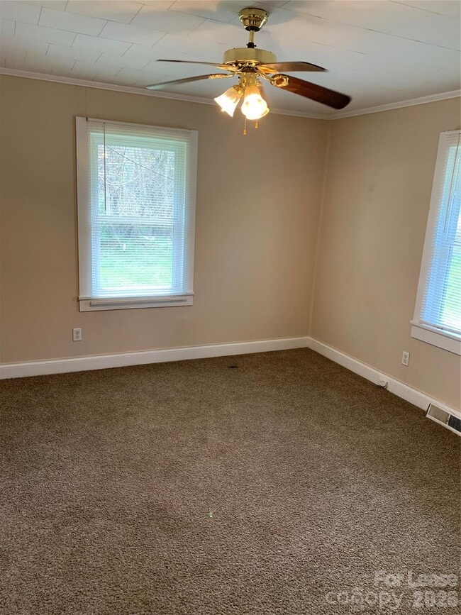 Building Photo - 1923 Crestmont St