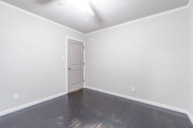Building Photo - Cozy Comfort in a Great Location: Spacious...