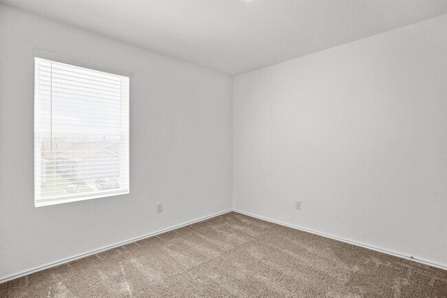 Building Photo - 1028 Genade Trl