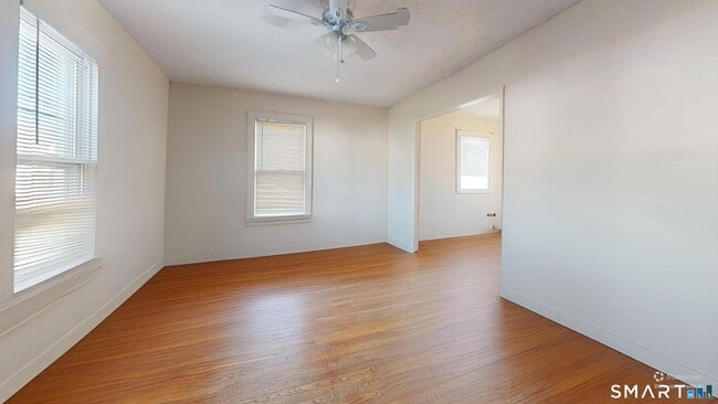 Building Photo - 17 Landin St