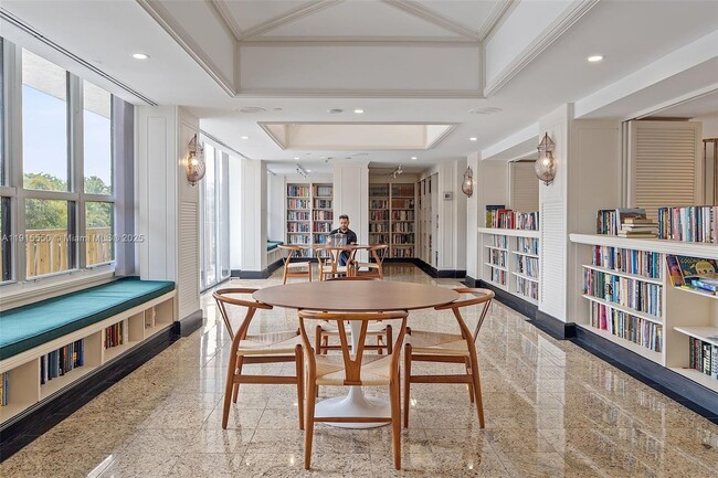 Building Photo - 780 NE 69th St