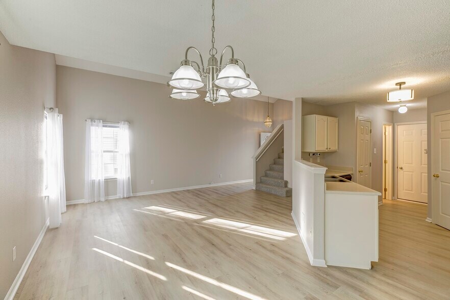 Building Photo - 348 Atherton Dr