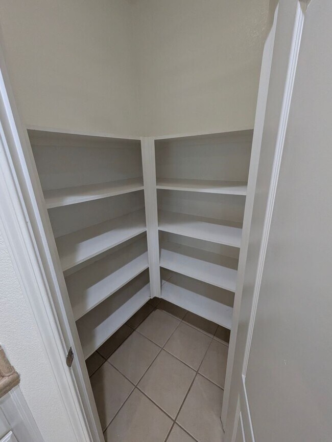 Building Photo - Well-Appointed Fairfield 4/2.5 Home with Excellent Location + Price