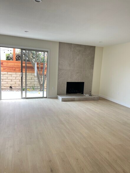Building Photo - 9950 Reseda Blvd
