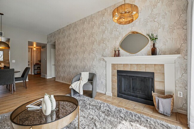 Building Photo - Sunny 2-Bed, 2-Bath Condo in Boulder’s Kin...