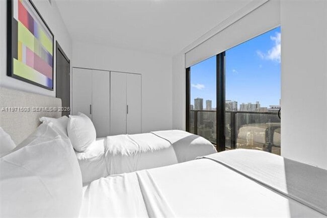 Building Photo - 398 NE 5th St