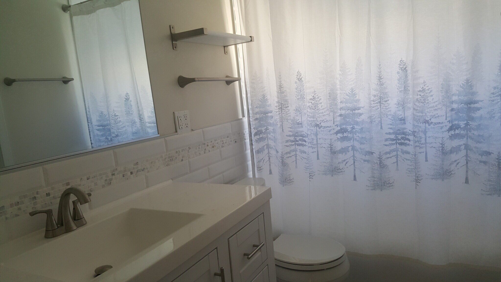 Building Photo - 1146 N Fuller Ave