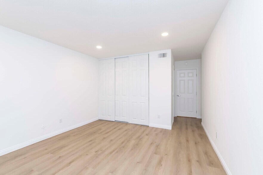 Building Photo - 2423 Coventry Cir