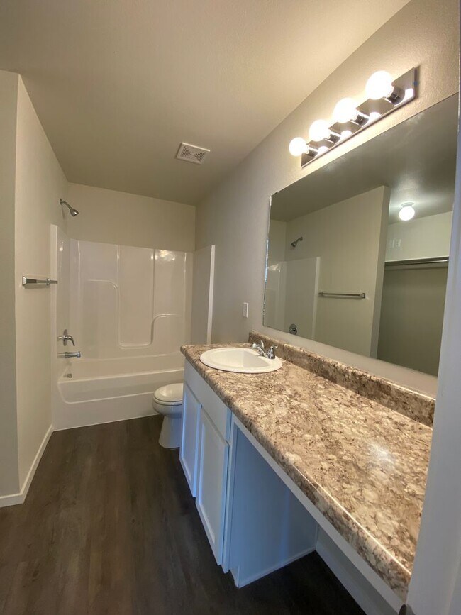 Building Photo - Pre-Leasing Now – Modern 3 Bedroom | 2 Bath Duplex in Lawlis Ranch