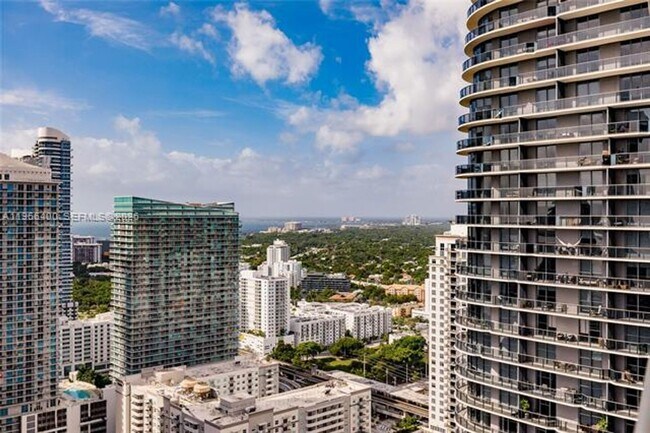 Building Photo - 801 S Miami Ave