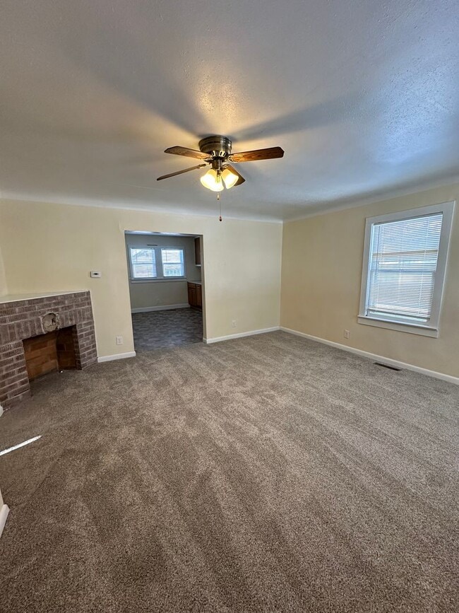 Building Photo - Renovated 2 bedroom, 1 bathroom home on Southside