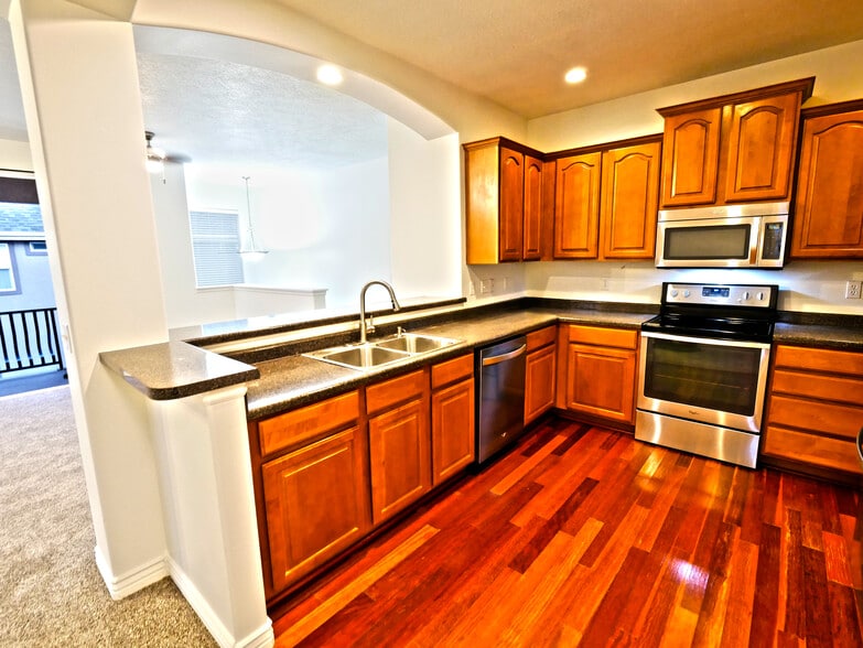 Building Photo - 3953 W Watkins Way