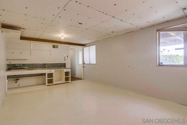 Building Photo - 631 San Gorgonio St