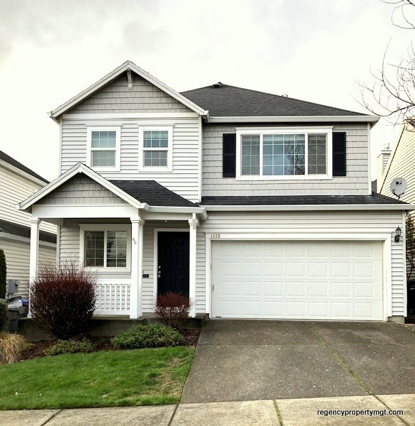 Building Photo - Beaverton 3 bd, 2.5ba. Kitchen w/white tile. LR w/gas fireplace. Fenced Yard