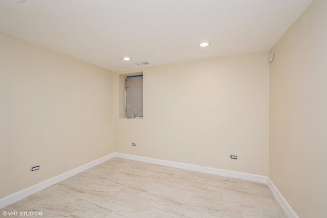 Building Photo - 1244 W Race Ave