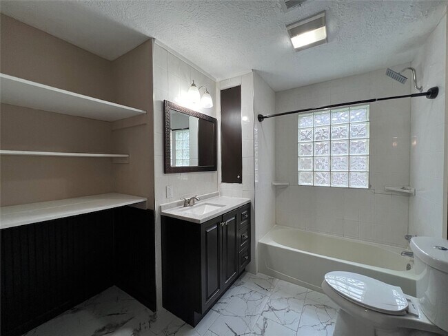 Building Photo - 1110 E 27th St