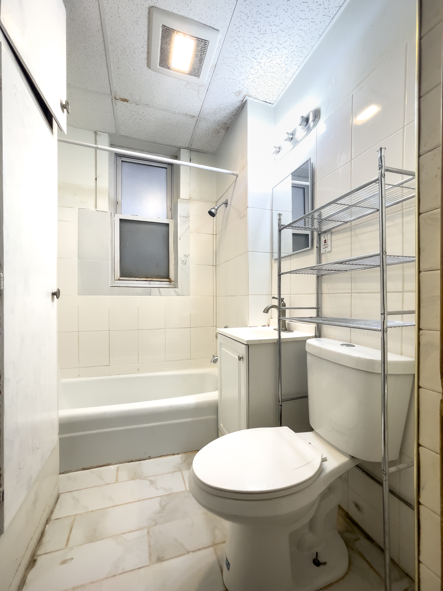 Building Photo - 2839 W 40th St