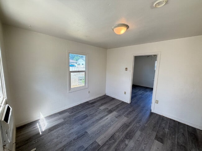 Building Photo - Charming 1-Bedroom cottage