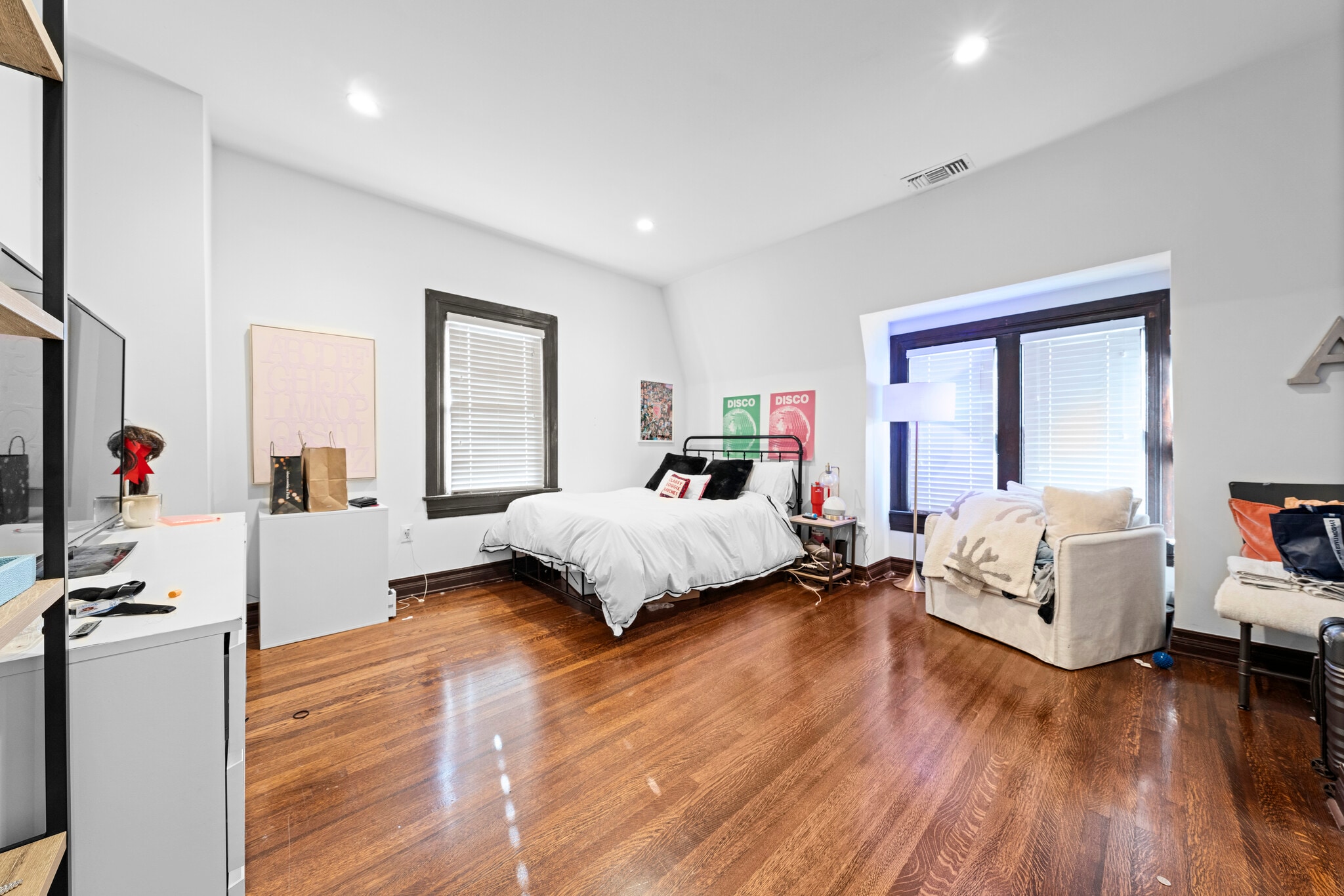 Building Photo - 2142 Portland St