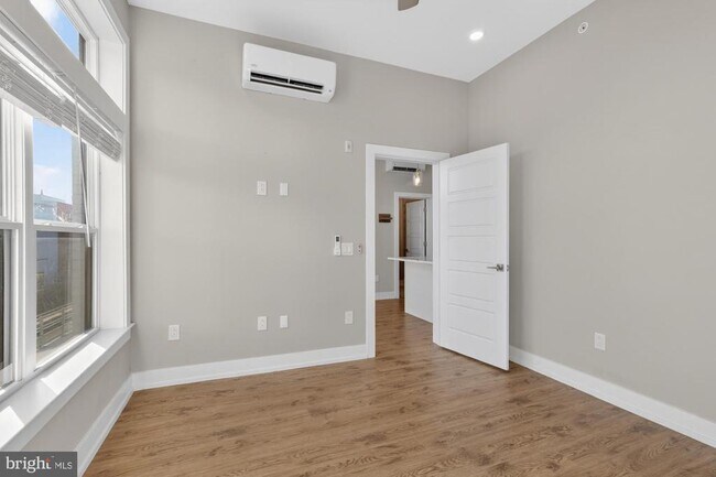 Building Photo - 2034 N Front St